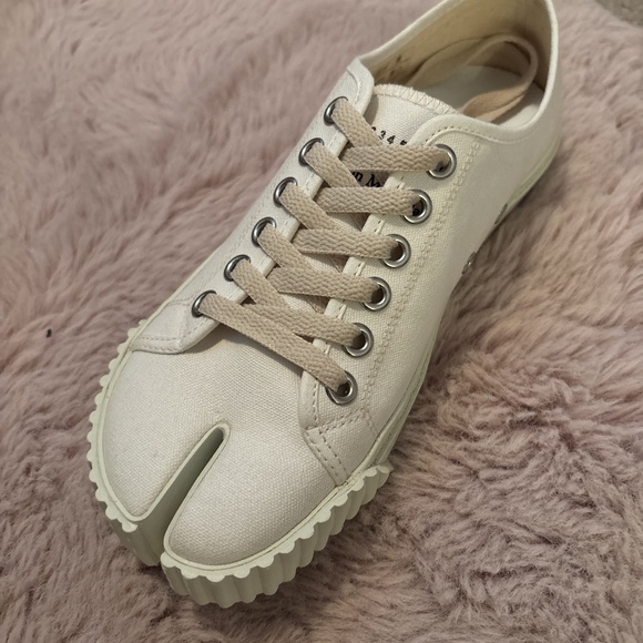 Margiela Tabi Sneakers - Picture 1 of 3